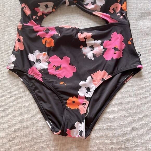 NWT City Chic Izzy black floral Print 1 Piece middle cut out monokini Swimsuit - Picture 7 of 16